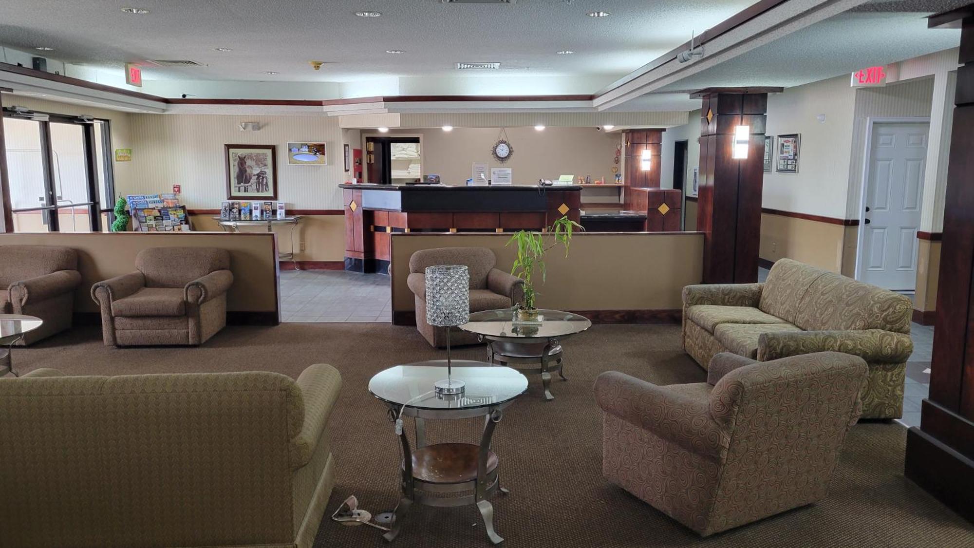 Windsor Inn & Suites Dodge City Exteriör bild