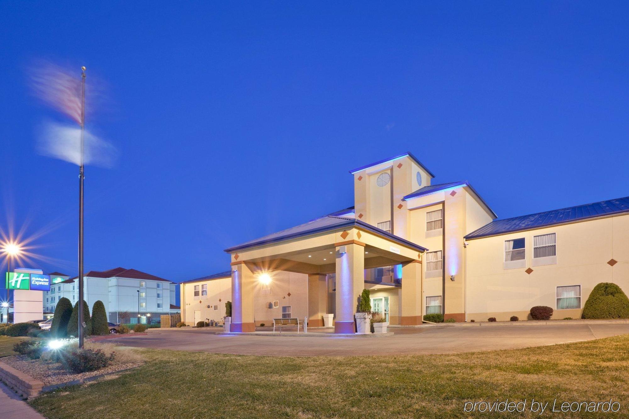 Windsor Inn & Suites Dodge City Exteriör bild