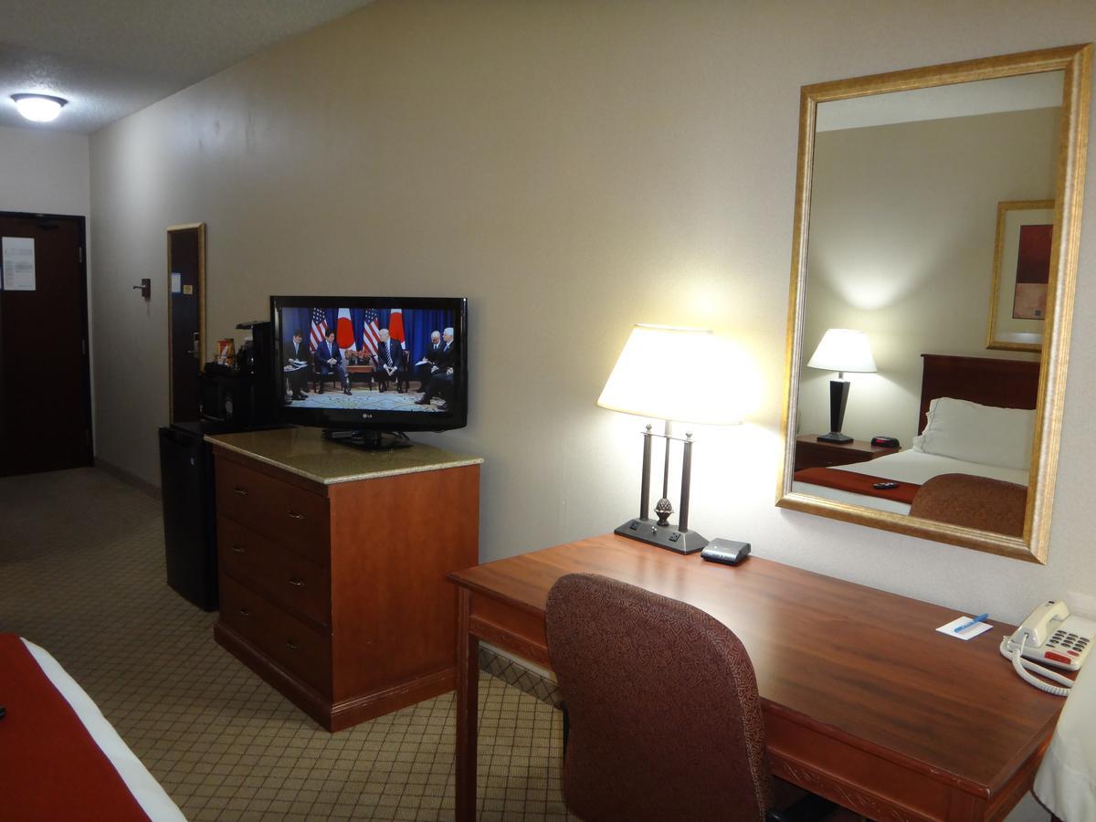 Windsor Inn & Suites Dodge City Exteriör bild