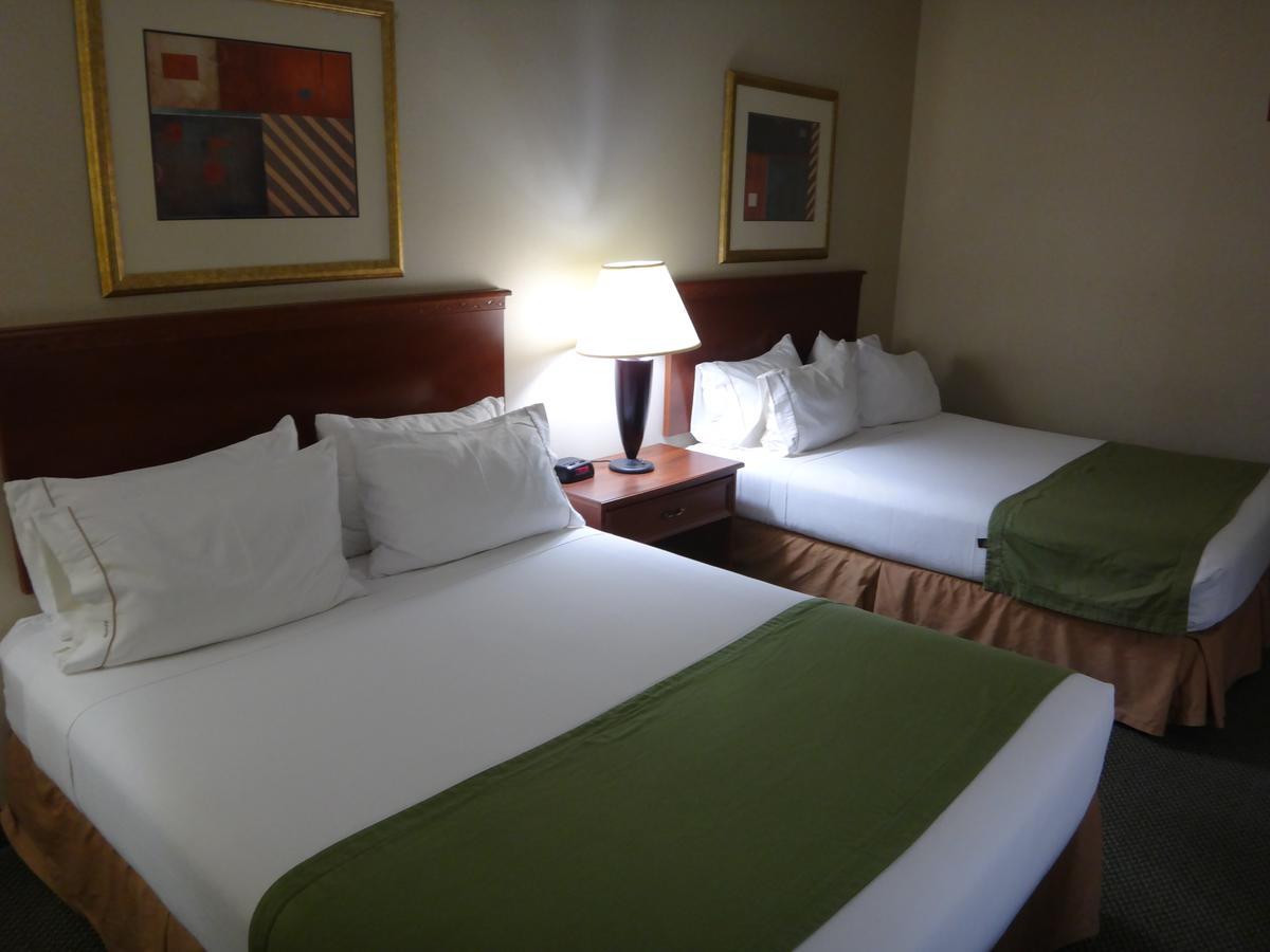 Windsor Inn & Suites Dodge City Exteriör bild
