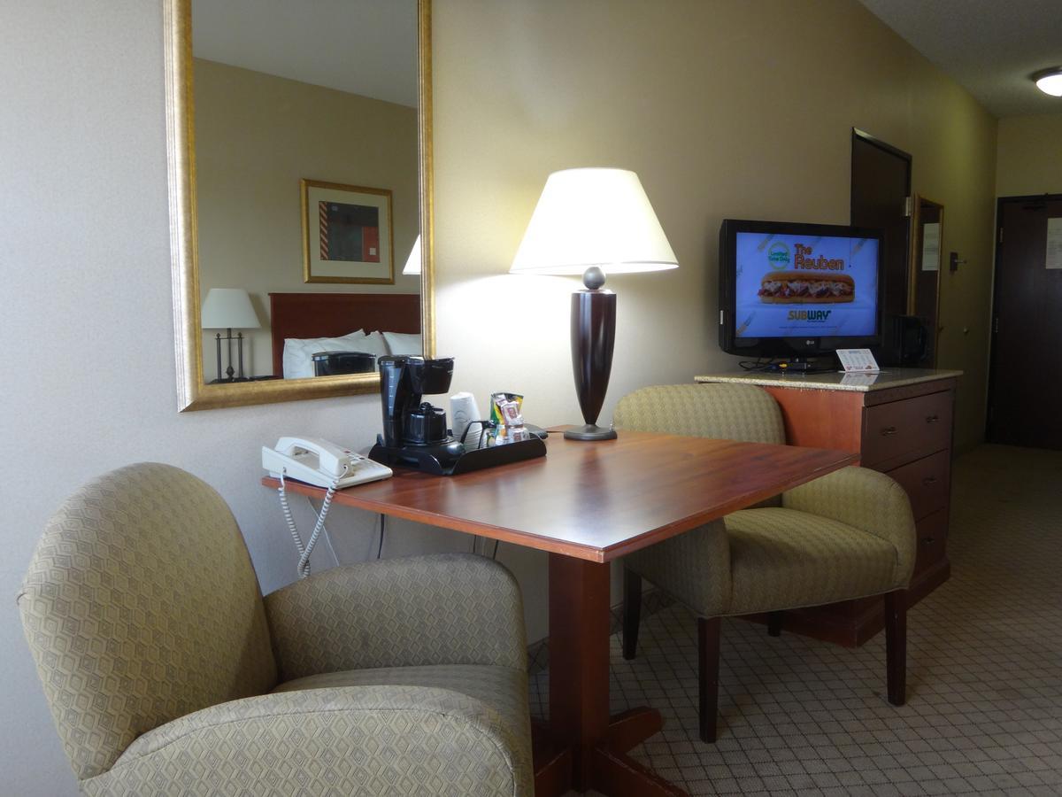 Windsor Inn & Suites Dodge City Exteriör bild