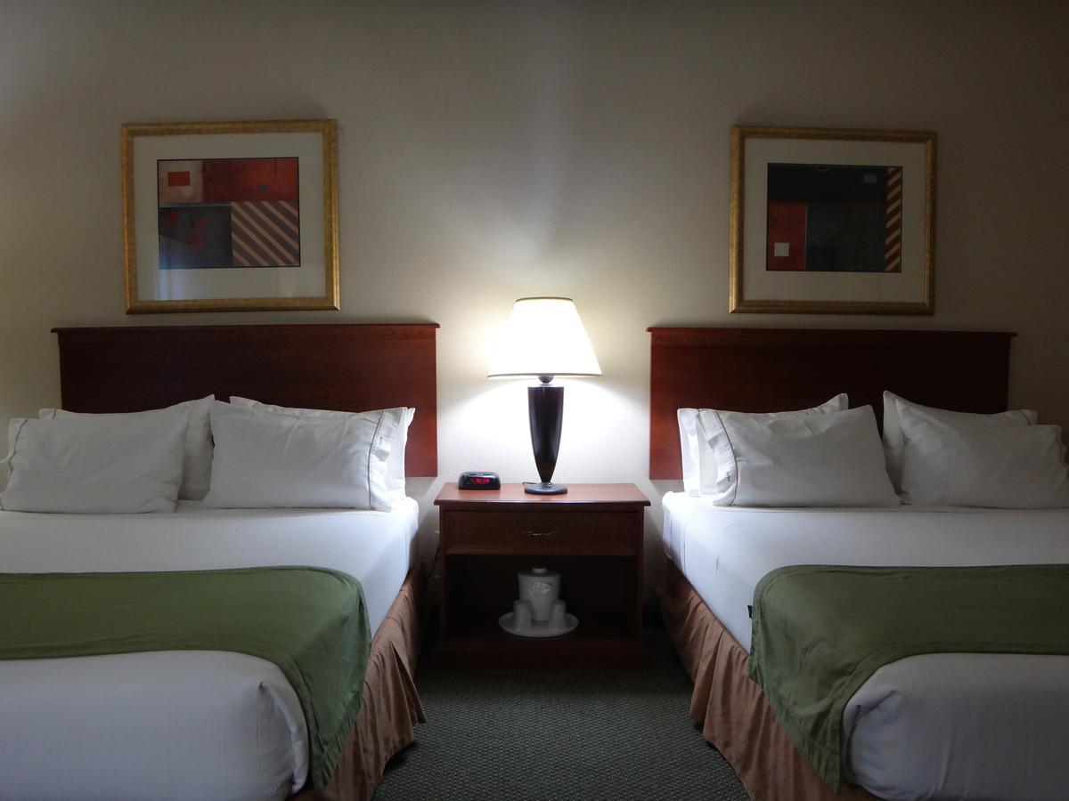 Windsor Inn & Suites Dodge City Exteriör bild