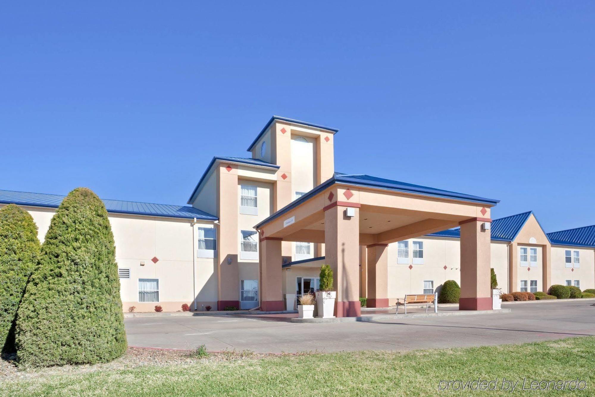 Windsor Inn & Suites Dodge City Exteriör bild